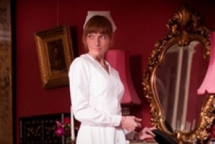 Alexandra  Schepisi as Flora