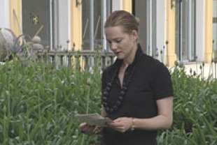 Laura Linney as Caroline Gund