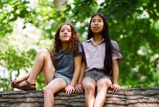 Noa Rotstein as Ellie and Dalena Le as Thuy