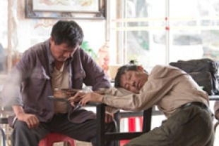Zhao Benshan as Zhao and Hong Qiwen as Liu