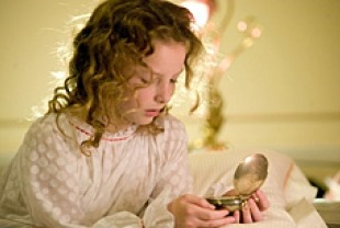 Dakota Blue Richards as Lyra