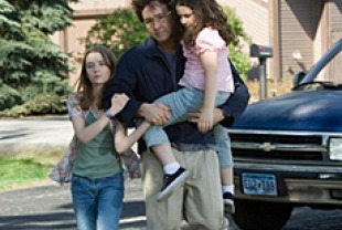Shelan O'Keefe as Heidi, John Cusack as Stanley, and Grace Bednarczyk as Dawn
