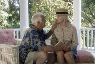 Robert Loggia as Siv and Barbara Barrie as Yetta