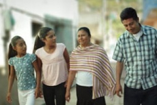 Heidi Espinoza as Heidi, Lorena Vazquez as Lorena, Teresa Aguirre as Teresa and Pedro Santos as Pedro