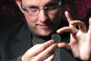 Magician Apollo Robbins
