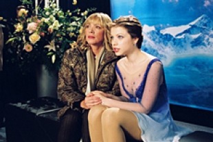 Kim Cattrall as Tina Harwood and Michelle Trachtenberg as Casey