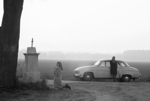 Agata Trzebuchowska as Ida/Anna and Agata Kulesza as Wanda