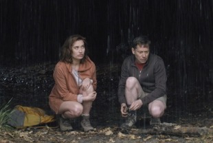 Emmanuelle Devos as Pomme and Mathieu Amalric as Pierre