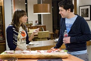 Rashida Jones as Zooey and Paul Rudd as Peter