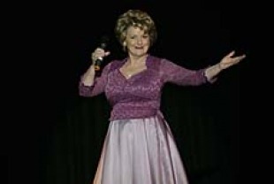 Brenda Blethyn as Jean Dwight