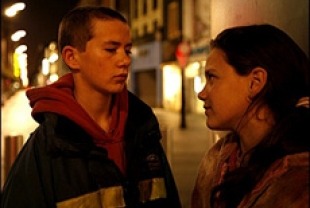 Shane Curry as Dylan and Kelly O'Neill as Kylie
