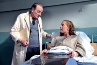 Pirre Etaix as Dr. Becker and Kati Outinen as Arletty