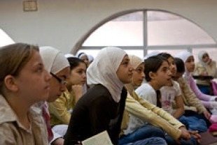Girls memorizing the Qur'an