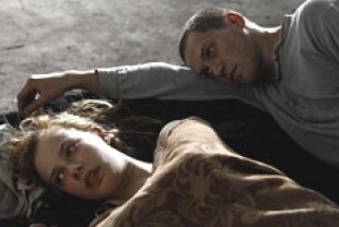 Saskia Rosendahl as Lore and Kai-Peter Malina as Thomas