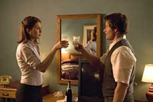 Jennifer Aniston as Sue and Steve Zahn as Mike
