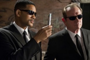 Will Smith as Agent J and Tommy Lee Jones as Agent K