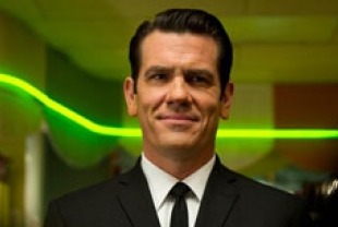 Josh Brolin as younger Agent K