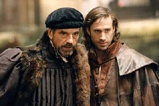 Jeremy Irons as Antonio and Ralph Fiennes as Bassanio