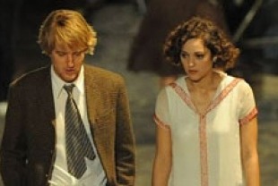 Owen Wilson as Gil and Marion Cotillard as Adrianna