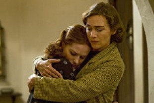 Evan Rachel Wood as Veda and Kate Winslet as Mildred