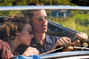 Kate Winslet as Mildred and Guy Pearce as Monty
