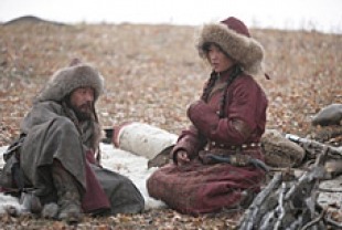Tadanobu Asano as Temudgin and Khulan Chuluun as Borte