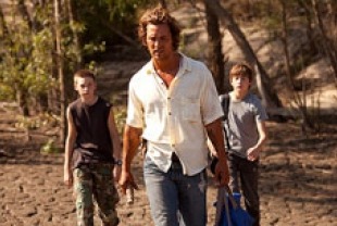 Jacob Lofland as Neckbone, Matthew McConaughey as Mud and Tye Sheridan as Ellis