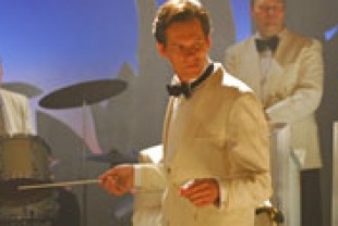 Kevin Bacon as Dan