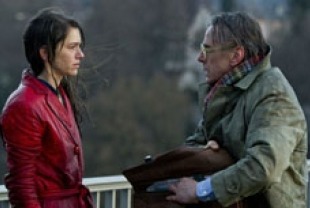 Sarah Buhlmann as Catarina and Jeremy Irons as Raimund