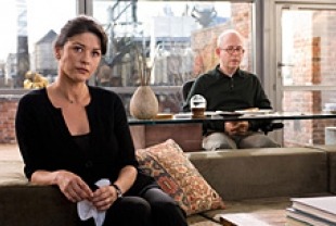 Catherine Zeta-Jones as Kate and Bob Balaban as her therapist