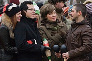 Debra Messing as Sarah, John Leguizamo as Mauricio, Elizabeth Pena as Anna, and Freddy Rodriques as Jesse
