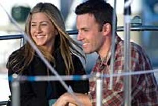 Jennifer Aniston as Beth and Ben Afflect as Neil