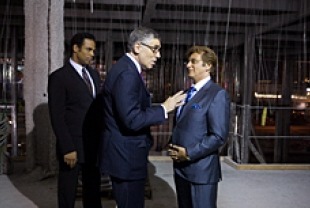Elliott Gould as Reuben and Al Pacino as Bank