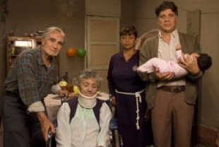 Bruno Odar as Clemente, Gabriela Velasquez as Sofia and Don Fico as Carlos