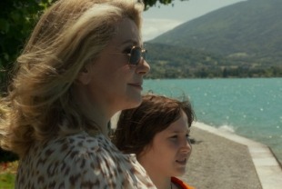 Catherine Deneuve as Bettie and Nemo Schiffman as Charly