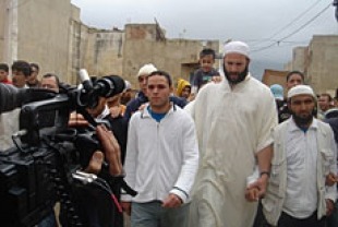 El-Khader Aoulasse as El- Khader (center)