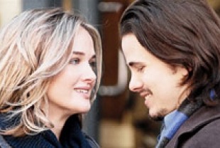 Jess Weixler as Vandy and Jason Ritter as Peter 
