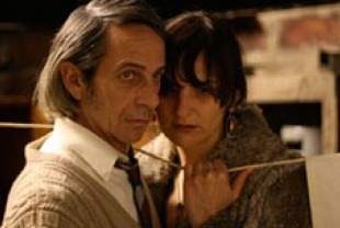 Alfredo Castro as Mario and Antonia Zegers as Nancy