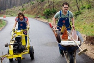 Emile Hirsch as Lance and Paul Rudd as Alvin