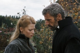 Mélanie Thierry as Marie de Montpensier and Lambert Wilson as Comte de Chabannes