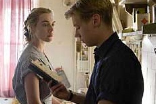Kate Winslet as Hanna and David Kross as David