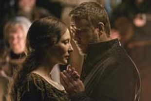 Russell Crowe as Robin Hood and Cate Blanchett as Marion