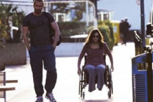 Matthias Schoenaerts as Ali and Marion Cotillard as Stephanie