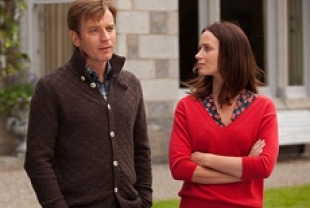 Ewan McGregor as Alfred and Emily Blunt as Harriett