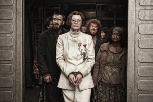Chris Pine as Curtis and Tilda Swinton as Mason