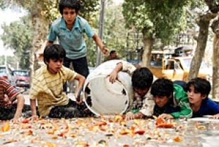 Hamed Aghazi as Hussein (left) and his buddies lose their goldfish