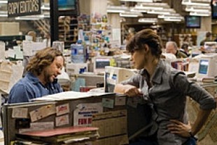 Russell Crowe as Cal McAffrey and Rachel McAdams as Vera Frye