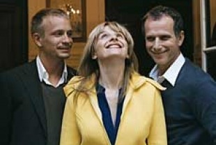  Jérémie Renier as Jérémie, Juliette Binoche as Adrienne, and Charles Berling as Frédéric