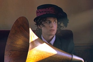 Elizabeth Reaser as Inge