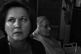 Teresa Madruga as Pilar and Laura Soveral as old Aurora